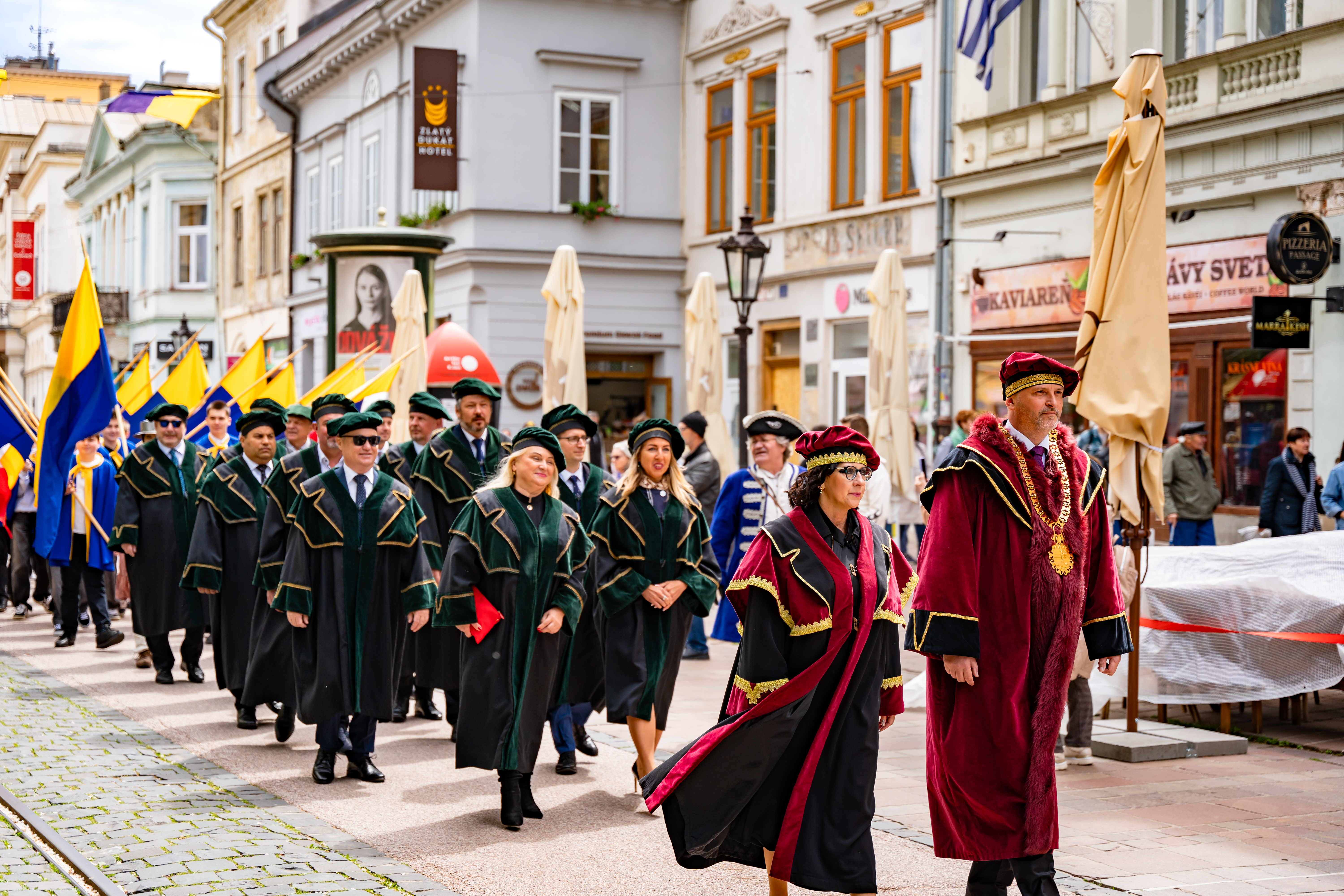 Slavnostny sprievod rytierov Hlavnou ulicou-27